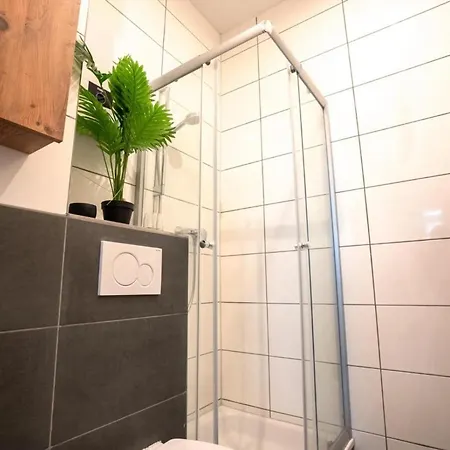 Livemore24 - 1 In Hoch Wlan - Smart-tv - 24-7 Check-in Und Kueche Apartmán